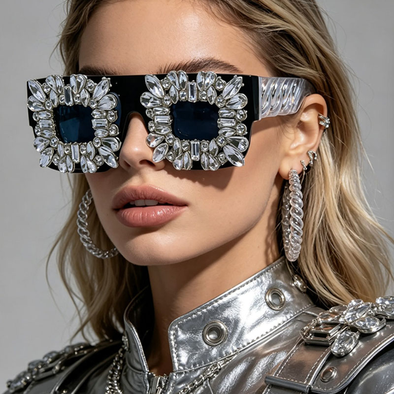 Sunglass Retainer Cord - Lunettes carrées à strass exagérés pour
